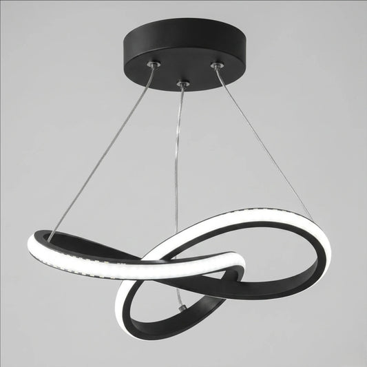 Lámpara colgante LED de líneas entrelazadas en sala moderna