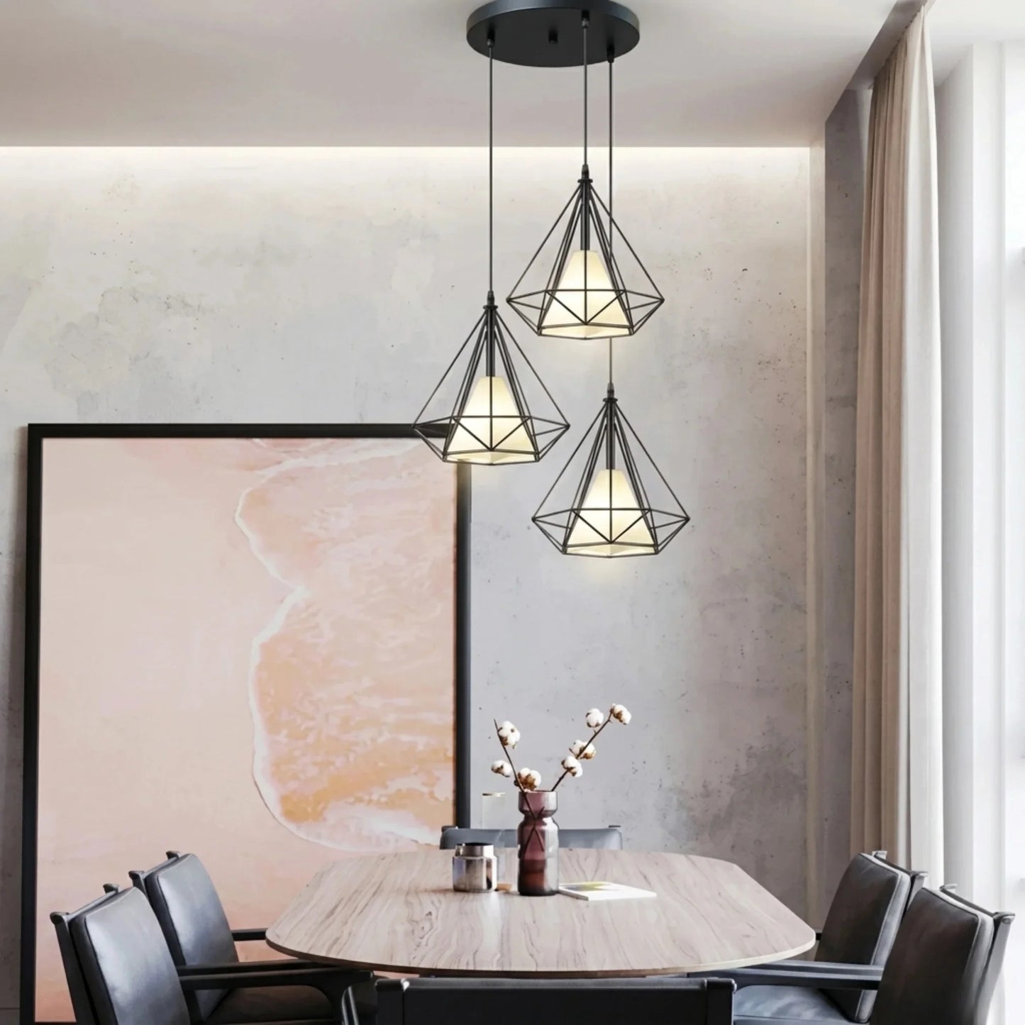 Lámpara colgante de aros entrelazados con cristales instalada en sala moderna en Miraflores, Lima.